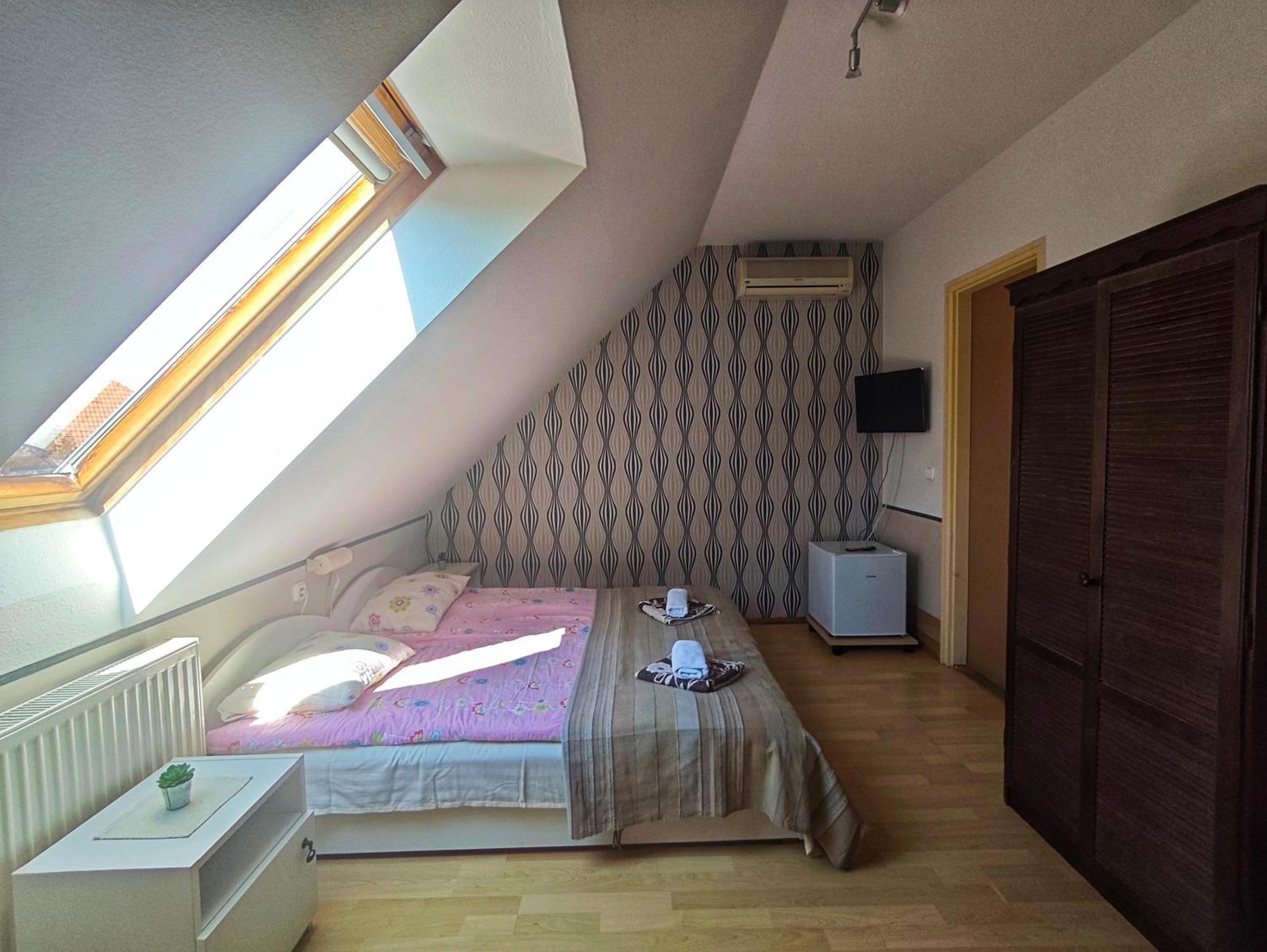 Illés Vendégház Keszthely Esterno foto