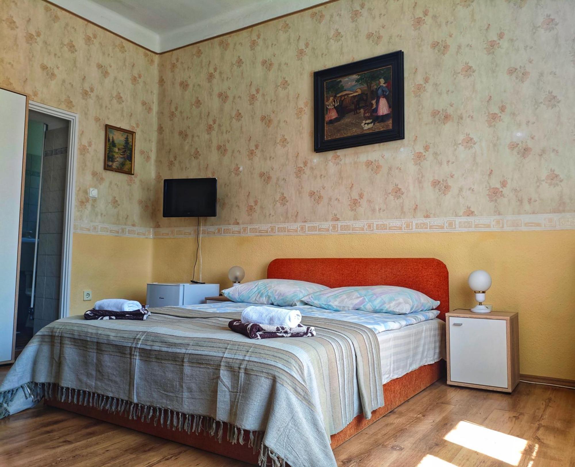 Illés Vendégház Keszthely Esterno foto