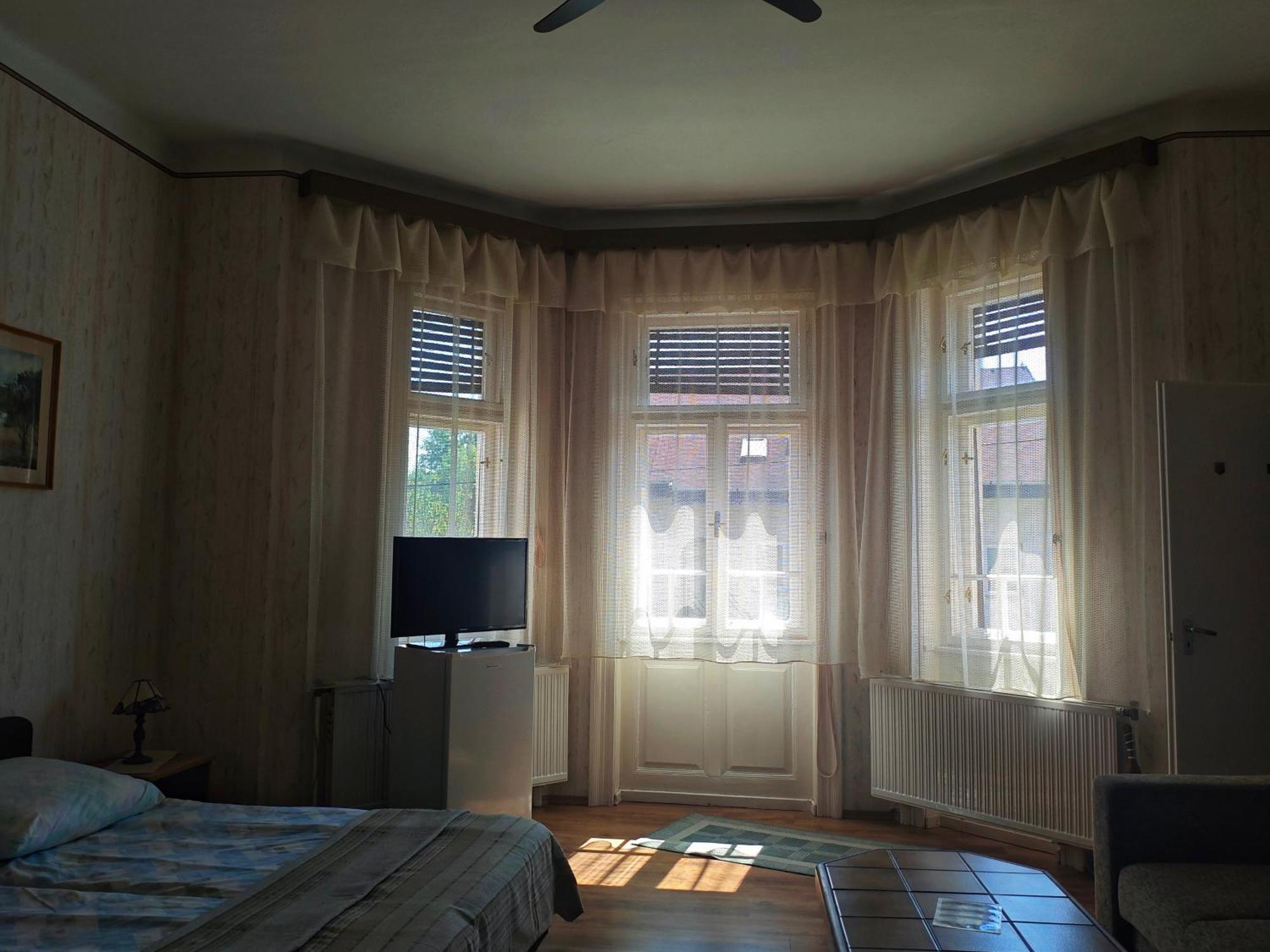 Illés Vendégház Keszthely Esterno foto