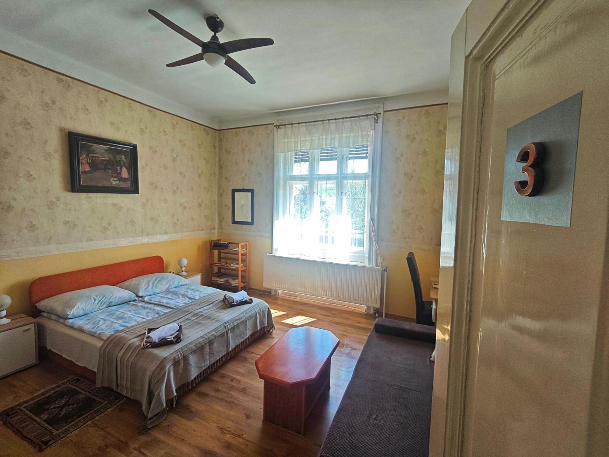 Illés Vendégház Keszthely Esterno foto