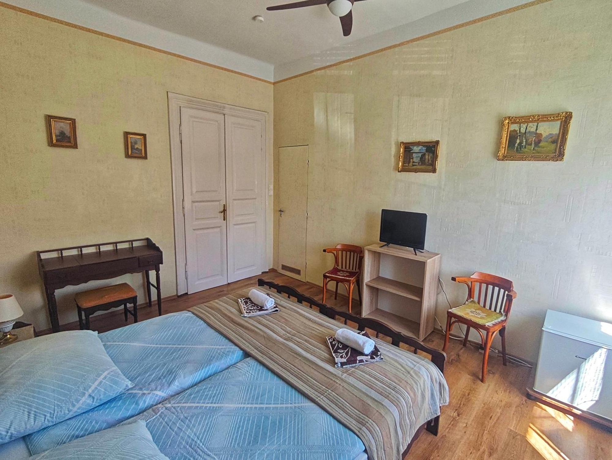 Illés Vendégház Keszthely Esterno foto