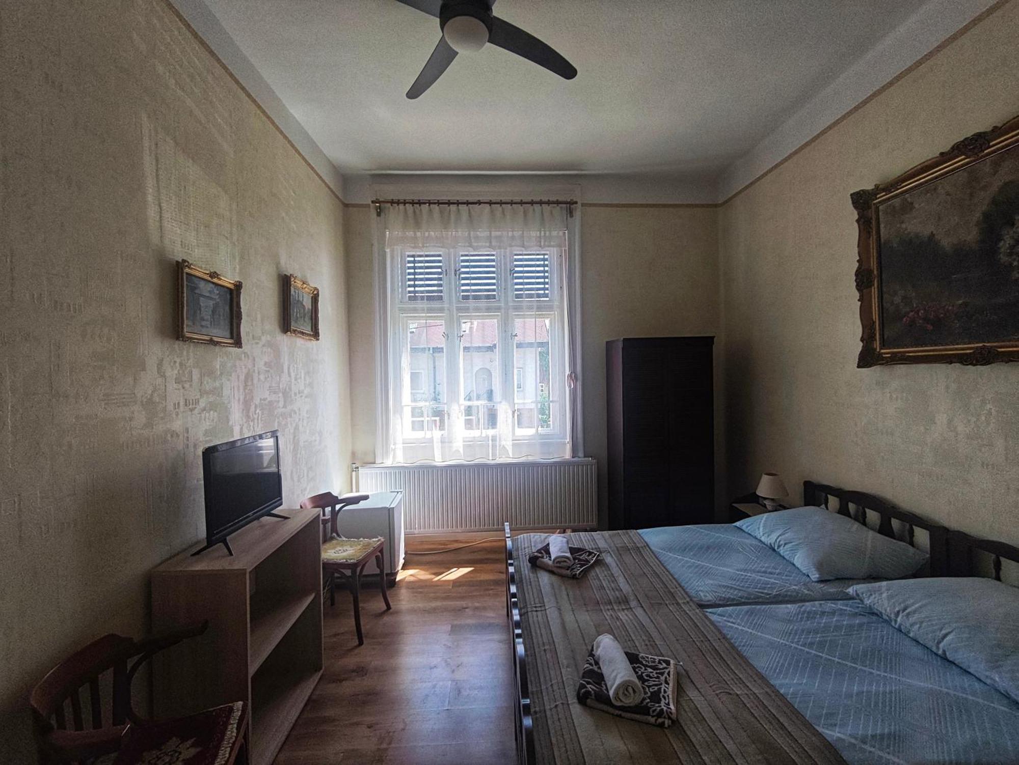 Illés Vendégház Keszthely Esterno foto