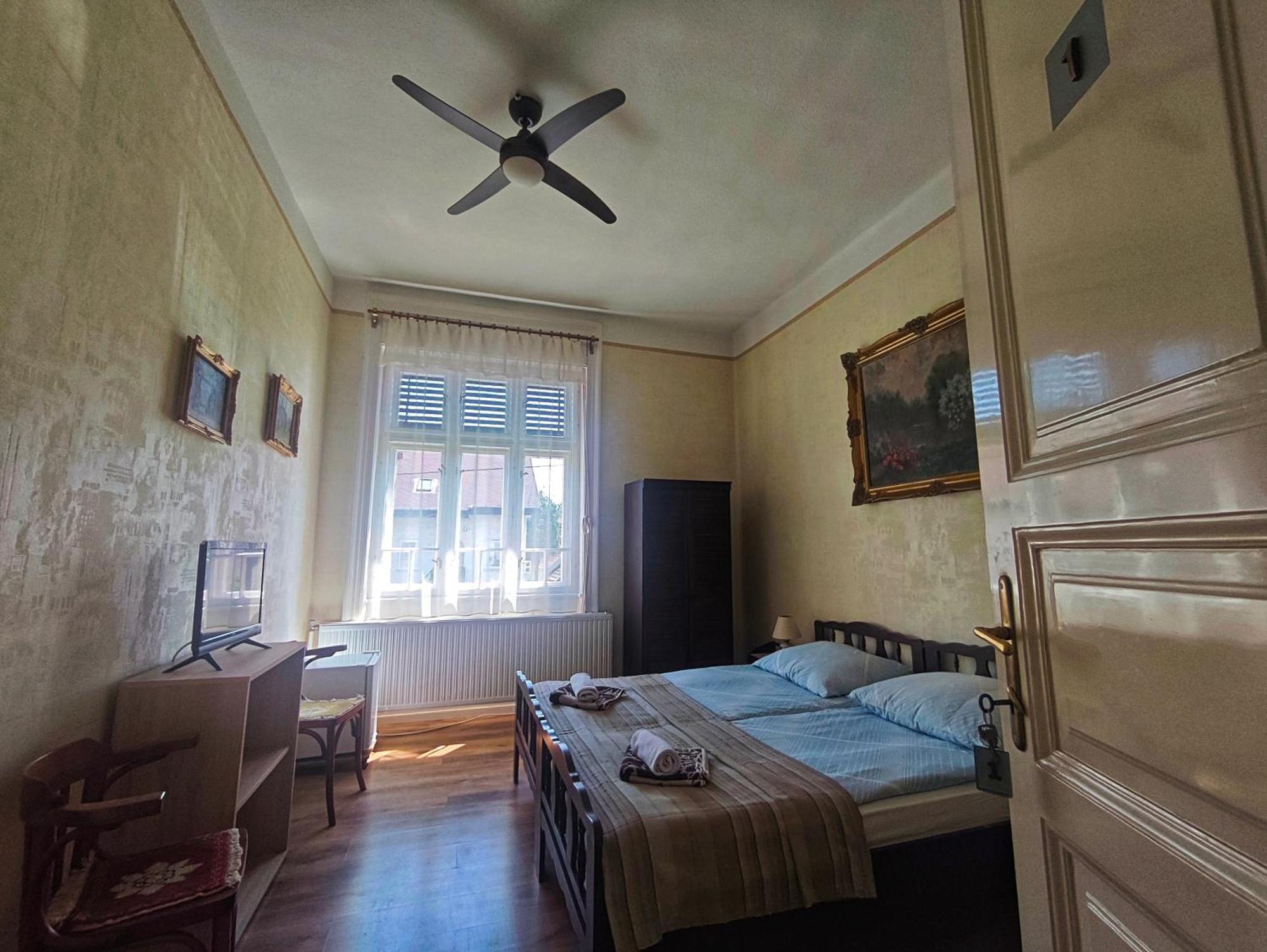 Illés Vendégház Keszthely Esterno foto